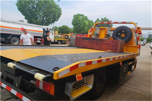 和县附近拖车电话号码服务